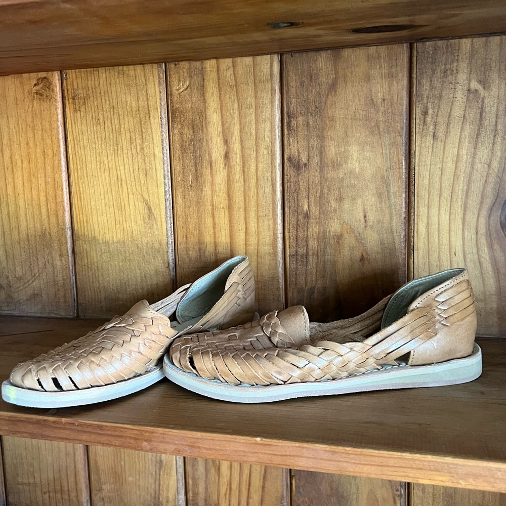 Women’s huaraches sandals